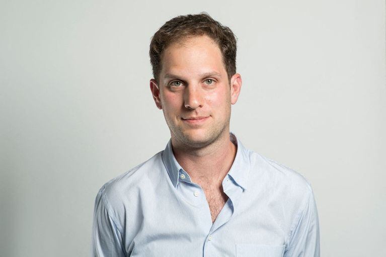 El reportero del periódico estadounidense The Wall Street Journal, Evan Gershkovich, aparece en una imagen sin fecha tomada en un lugar desconocido