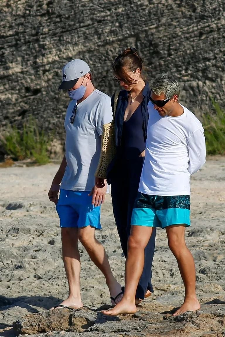 Leonardo DiCaprio y Meghan Roche compartieron vacaciones en Ibiza. Foto: Grosby.