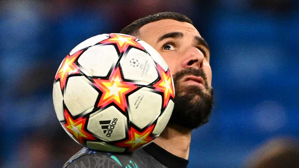 eal Madrid's French forward Karim Benzema warms up before the start of the UEFA Champions League semi-final second leg football match between Real Madrid CF and Manchester City at the Santiago Bernabeu stadium in Madrid on May 4, 2022. (Photo by GABRIEL BOUYS / AFP)