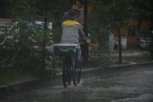 Inundaciones en Barranquilla tras fuertes lluvias en la mañana de este viernes