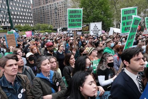 Manifestantes en Nueva York se muestran a favor del derecho de abortar.