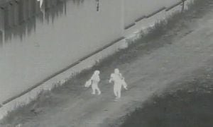 Video muestra cómo padres de familia lanzan desde lo lato del muro fronterizo a su hijo de 4 años en un intento por entrar ilegalmente a EE.UU.