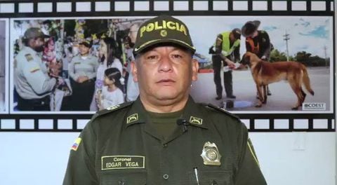 Este es el coronel Edgar Vega Gómez, quien era el comandante operativo de la Policía Metropolitana
de Cali.