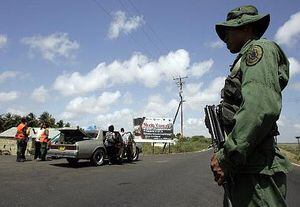 Guardia venezolana impide que colombianos pasen a su país