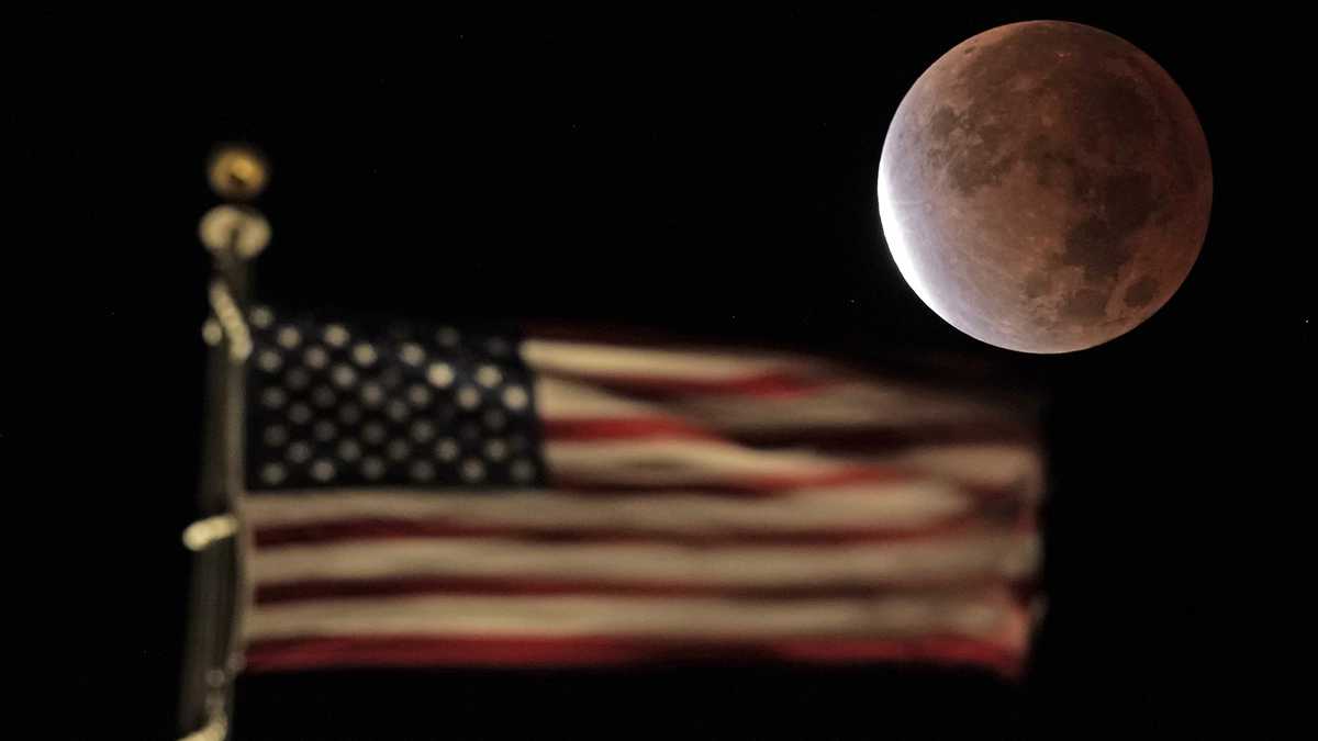 Las mejores imágenes que dejó el eclipse de luna.