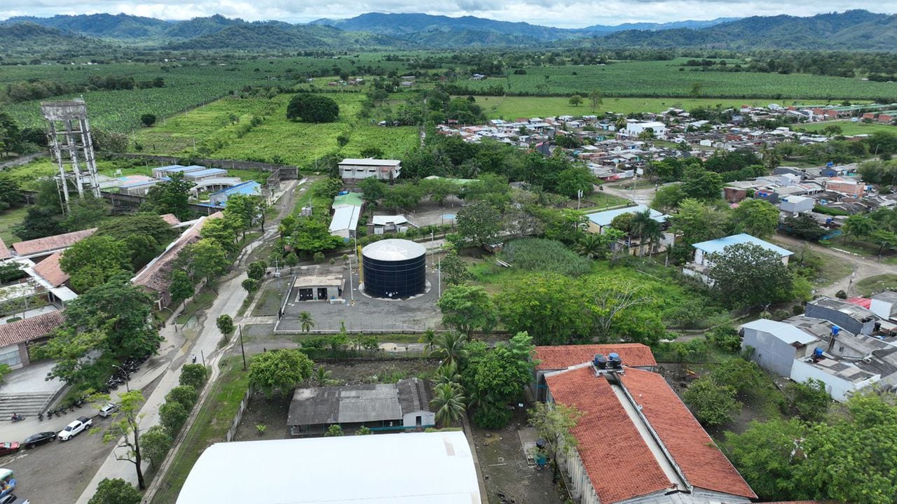 Tanque de almacenamiento en Turbo Antioquia Foto: Ingenieros - Prensa Min Vivienda