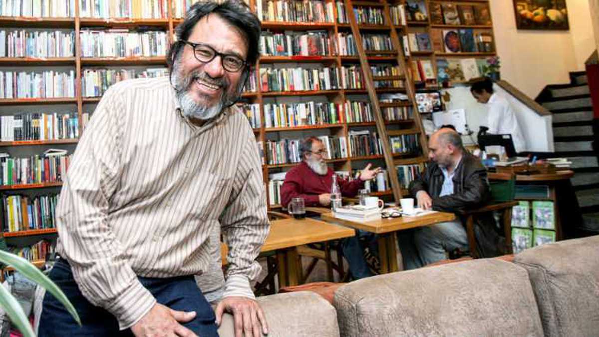 Carlos Torres en la librería Luvina, hace 7 años, en el 2015. 