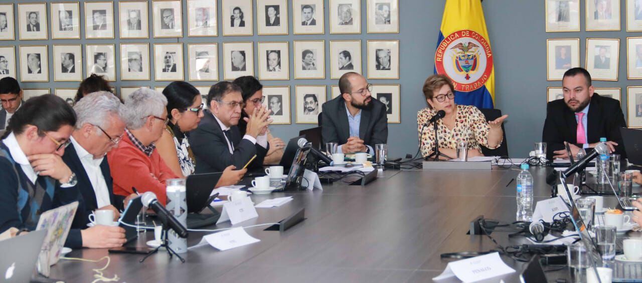 La ministra de Trabajo, Gloria Ramírez, en reunión con la Comisión de Experto de la OIT, donde se abordaron las observaciones realizadas por el organismo internacional respecto a la reforma laboral y denuncias sobre violaciones a los convenios laborales firmados por el país.