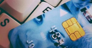 Los grupos que organizan estafas tratan de obtener los datos de la tarjeta de crédito.