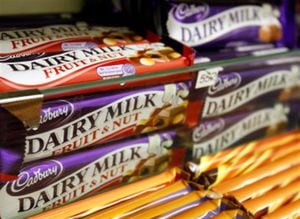 Kraft Foods, fabricante de las marcas Toblerone, Velveeta y Oreo, aún debe persuadir a la mayoría de los accionistas de Cadbury para que acepten la operación y sigue abierto el plazo hasta el lunes para que la empresa The Hershey presente una oferta rival. 