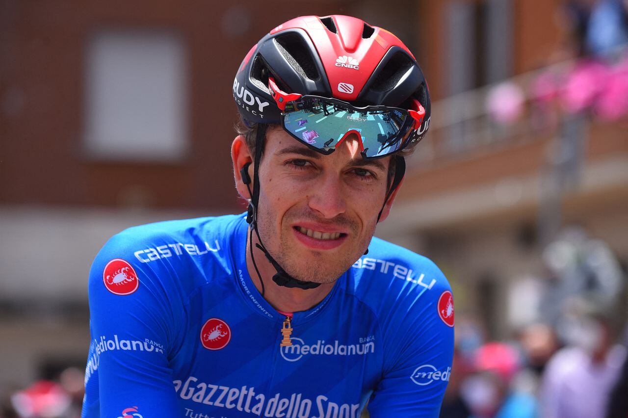(FILES) Team Bahrain rider Switzerland's Gino Mader wearing the best climber's blue jersey, poses prior to the start of the seventh stage of the Giro d'Italia 2021 cycling race, 181 km between Notaresco and Termoli on May 14, 2021. Swiss Cyclist Gino Maeder dies from injuries after plunging into ravine on Tour of Switzerland, his team announced on June 16, 2023. (Photo by Dario BELINGHERI /