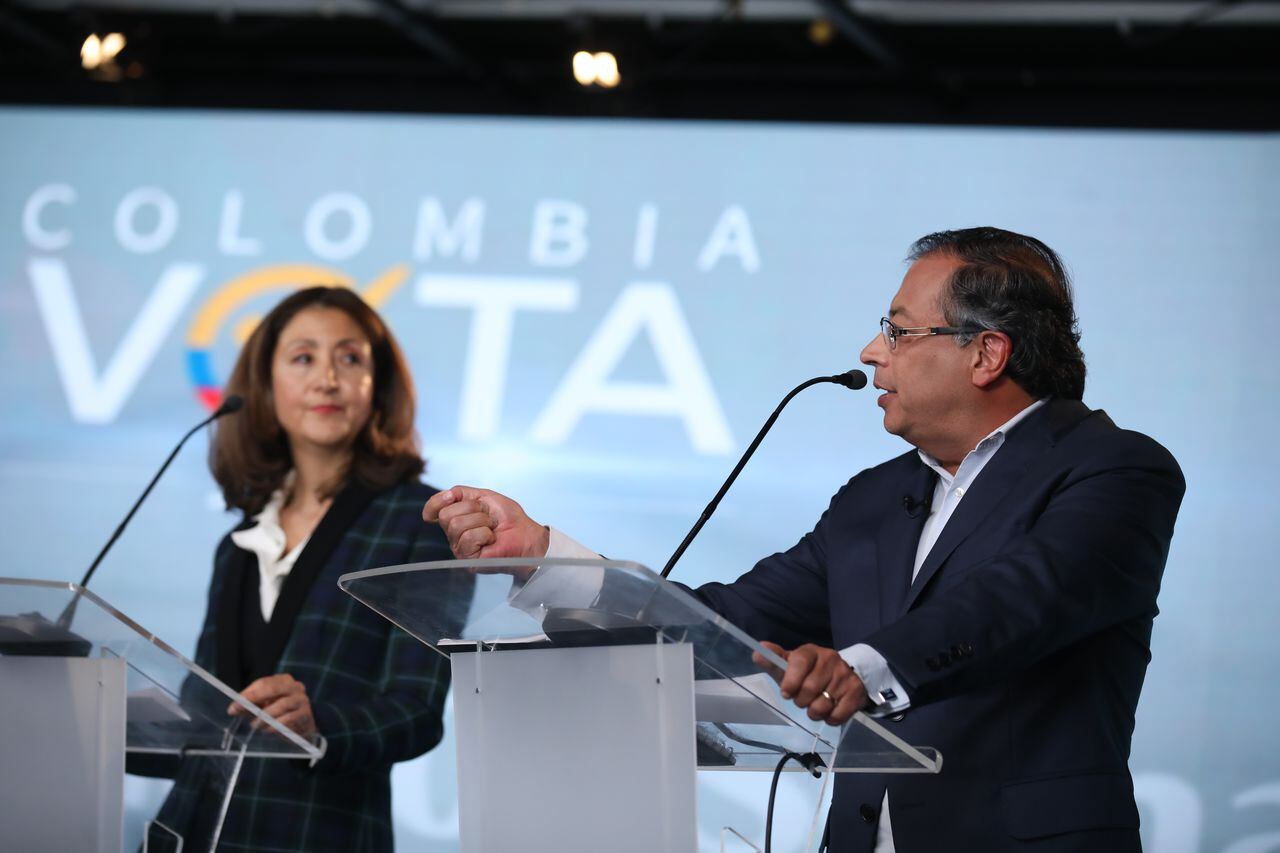 Gustavo Petro  e Ingrid Betancourt  Debate Los Que Son