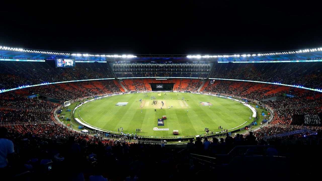 Una vista general del interior del estadio antes del partido de clasificación de IPL entre los Titanes de Gujarat y los Indios de Mumbai en el Estadio Narendra Modi el 26 de mayo de 2023 en Ahmedabad, India. (Foto de Pankaj Nangia/Getty Images)