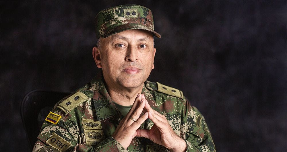    El general en retiro César Augusto Parra León salió de la institución en medio del escándalo de la llamada Operación Bastón. Hoy, ocupa un cargo diplomático en Washington.