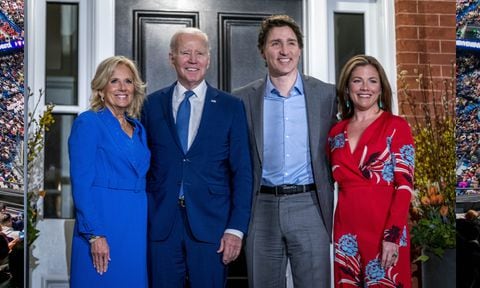 Biden llegó a Canadá en compañía de su esposa Jill. La familia presidencial de Estados Unidos fue recibida por la pareja presidencial de Canadá.