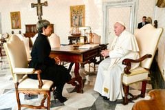 Verónica Alcocer y el papa Francisco.