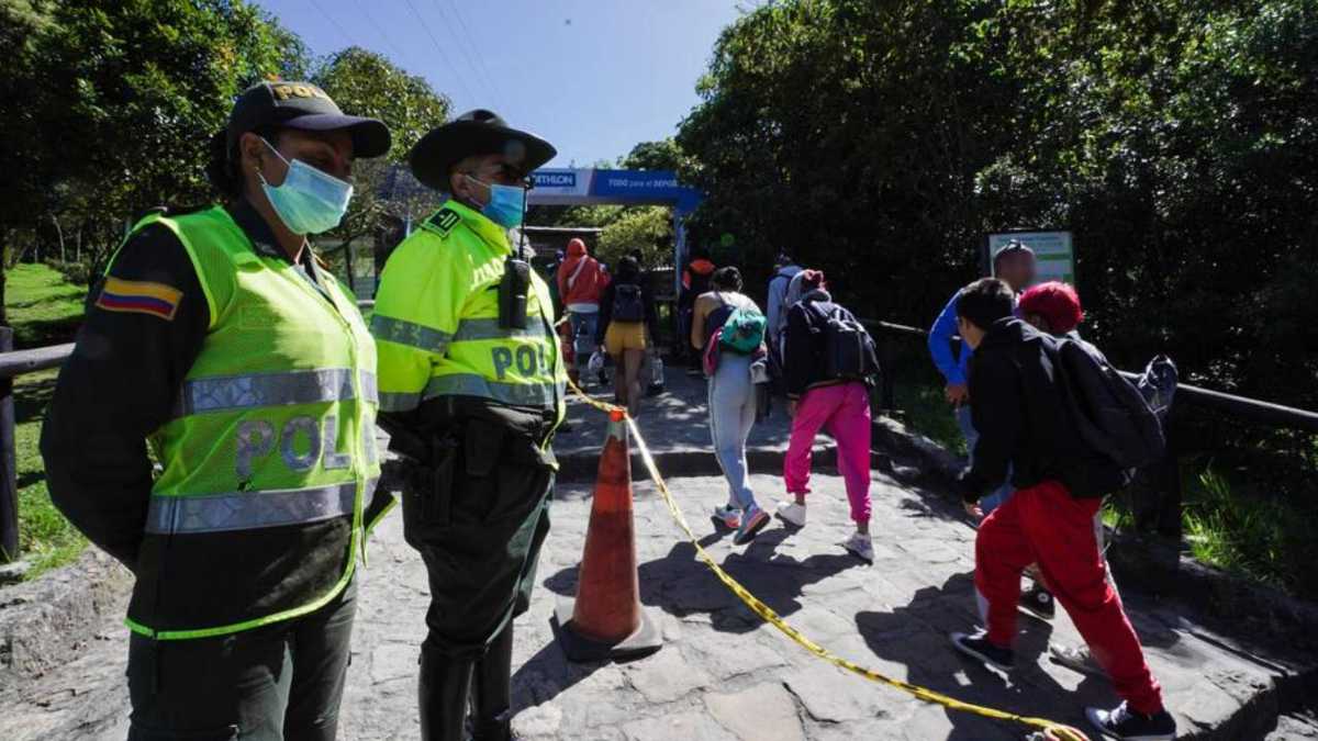 La Secretaría de Seguridad de Bogotá anunció que la presencia de uniformados en el sendero de Monserrate será desde las 5:00 a.m. Foto: Twitter @seguridadBOG.