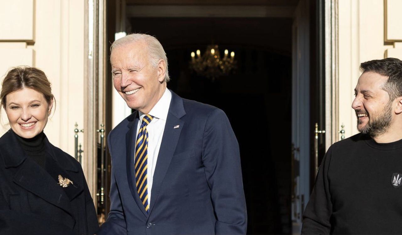 El presidente Joe Biden junto al mandatario de Ucrania, Volodímir Zelenski y su esposa