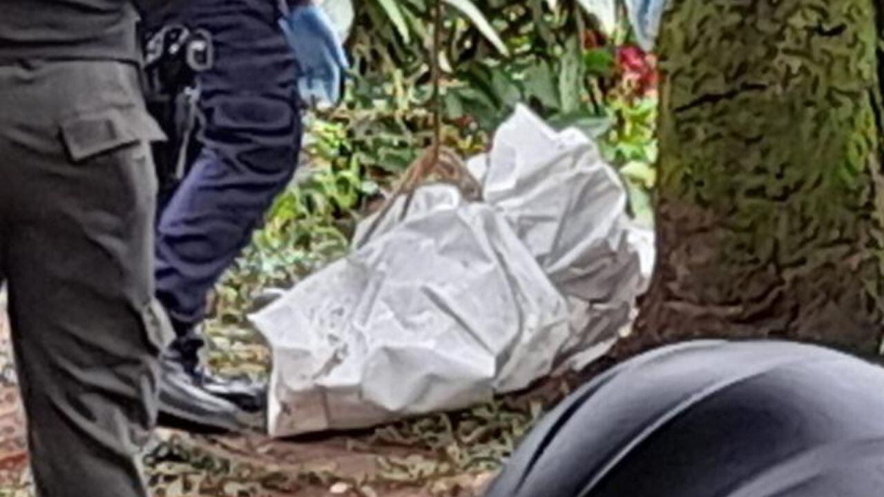 Cadáver dentro de un costal en Medellín, recuperado en el río Aburrá.
