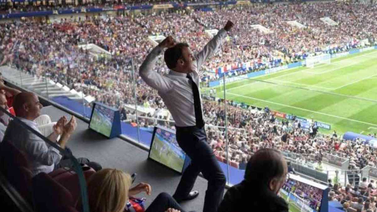Macron celebra un gol en la final Francia-Croacia del Mundial.