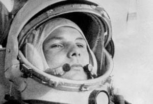 El cosmonauta Yuri Gagarin llegó al espacio gracias a la carrera espacial impulsada por personajes como el líder ruso Nikita Khruzchev. Gagarin desató el patriotismo en la Unión Soviética