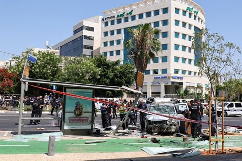 En el presunto ataque han resultado varias personas heridas, dijeron la policía y los médicos, en el segundo día de una importante operación del ejército israelí en el Cisjordania ocupada.