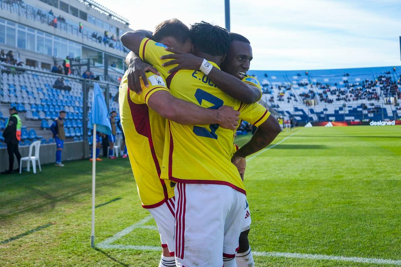 Colombia's Tomas Angel, left, is congratulated after scoring his side's 4th goal against Slovakia during a FIFA U-20 World Cup round of 16 soccer match at the Bicentenario stadium in San Juan, Argentina, Wednesday, May 31, 2023. (AP Photo/Ricardo Mazalan)
