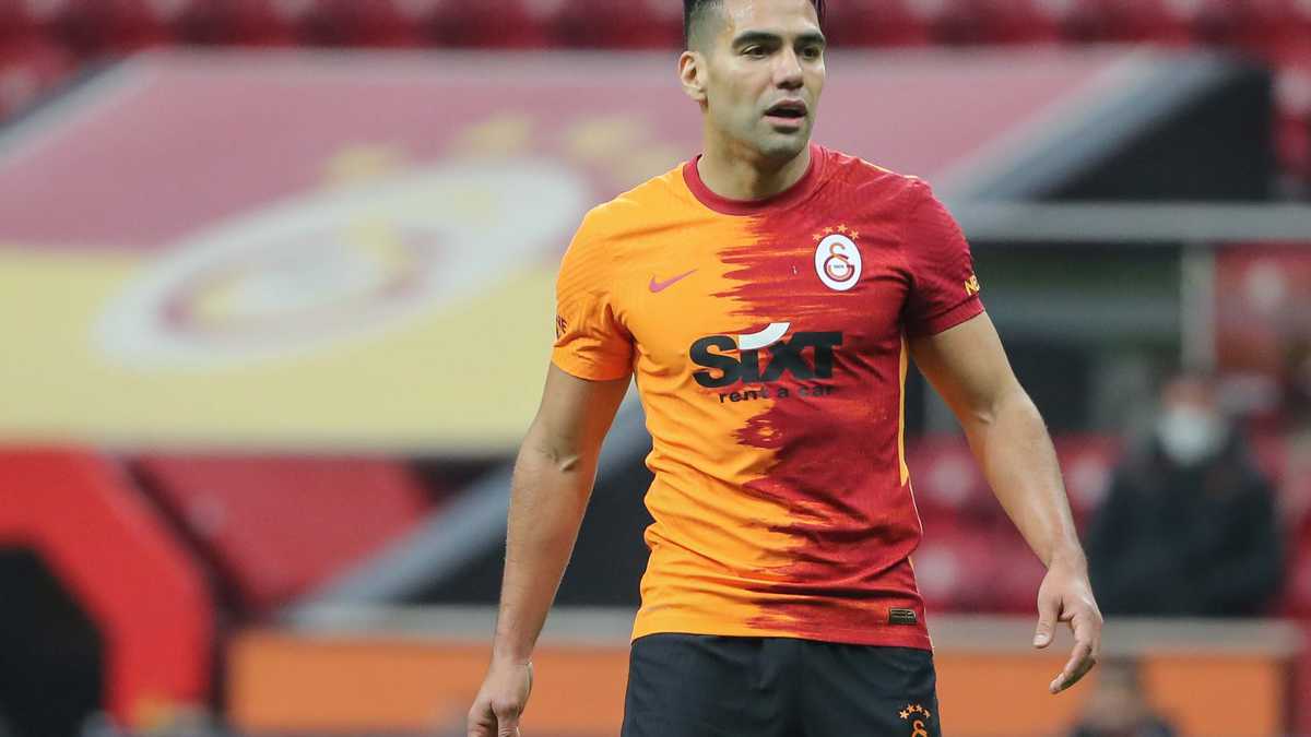 Radamel Falcao García en un partido con el Galatasaray.