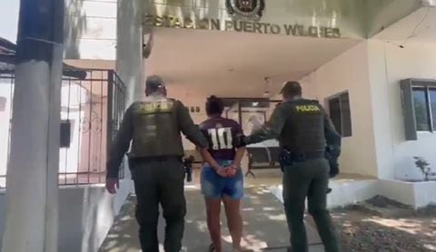 La mujer fue capturada por uniformados de la Policía.