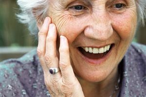 Estos son los cambios que pueden presentarse en la boca, durante el envejecimiento.