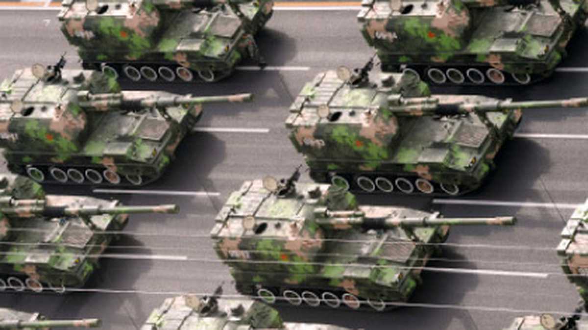 La imagen de tanques recorriendo las calles de Beijing generó pánico en las redes sociales cuando se anunció que simpatizantes de Bo Xilai habían realizado un golpe de  Estado. Sin embargo, fue tomada durante la celebración del día nacional en 2009. que iba a ser publicada