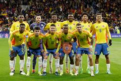 Colombia's players pose prior to the international friendly football match between Romania and Colombia at the Metropolitano stadium in Madrid on March 26, 2024. (Photo by OSCAR DEL POZO / AFP)