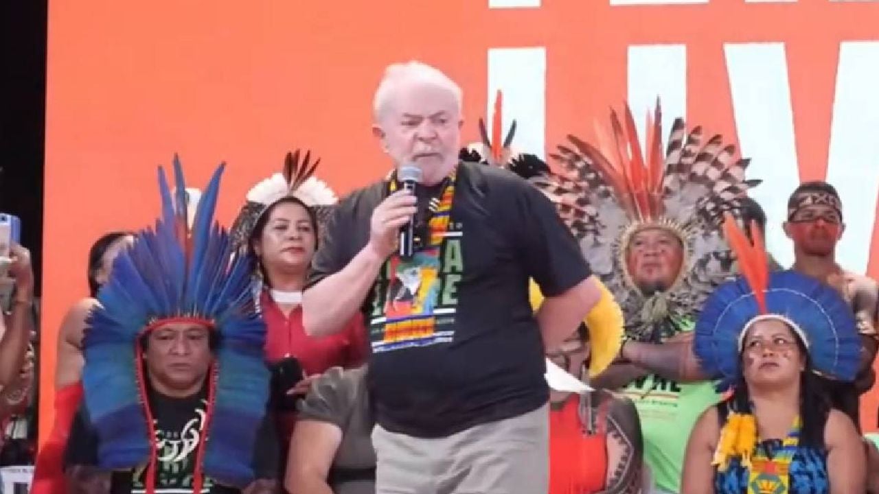 Lula se comprometió a crear el Ministerio Indígena y a reversar las decisiones que Bolsonaro ha tomado en detrimento de esas comunidades.
