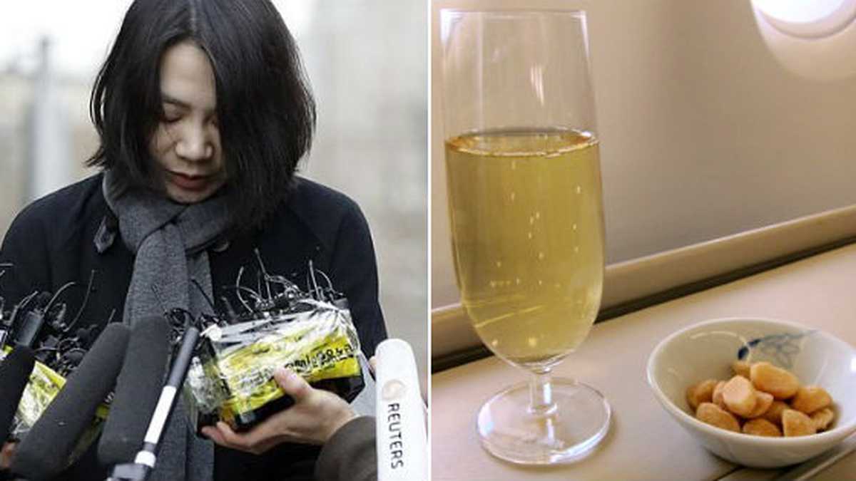 La ex vicepresidenta de Korean Airlines Cho Hyun-ah (i). Una copa de vino y nueces de macadamia usualmente servidas a pasajeros de primera clase por la aerolínea (d).