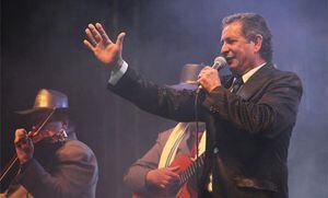 Darío Gómez, "el rey del despecho", murío a los 71 años en Medellín. Foto: Diario El País.
