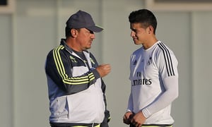 MADRID, SPAIN - NOVEMBER 19: Head coach Rafael Benitez (L) of Real Madrid talks to James Rodriguez during a training session at Valdebebas training ground on November 19, 2015 in Madrid, Spain. (Photo by Angel Martinez/Real Madrid via Getty Images)