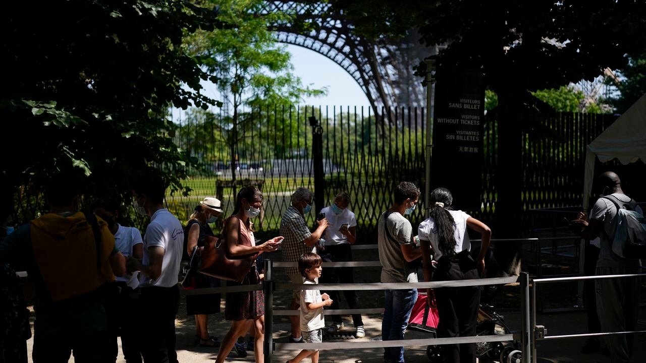 Francia endurece las restricciones por la cuarta ola de covid-19 en ese país