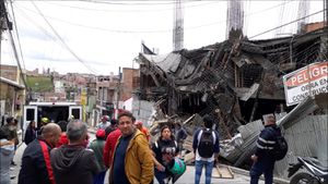 En el barrio Gólgota de la ciudad de Ipiales, varios trabajadores resultaron heridos cuando se vino abajo parte de una construcción.