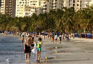 El Rodadero en Santa Marta - Aunque es una zona muy populosa es una de las playas preferidas por la limpieza del agua y la arena. 