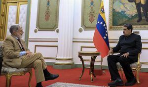 El presidente de Venezuela, Nicolás Maduro junto al principal asesor de Luiz Inácio Lula da Silva, Celso Amorim