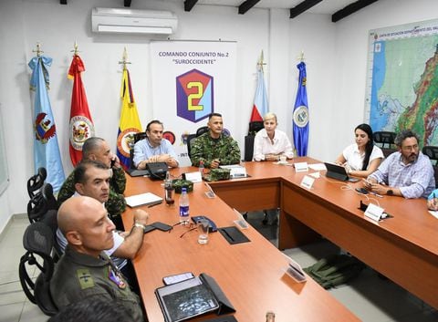 El consejo extraordinario de seguridad fue realizado en el Batallón Pichincha y contó con la presencia de la Alcaldía de Cali, la Gobernación del Valle y las Fuerzas Militares.