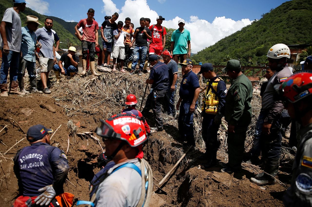 En imágenes : Rescatistas venezolanos buscan desaparecidos tras inundaciones mortales