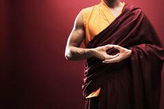 La desmitificación de la meditación y los pilares fundamentales revelados por los monjes budistas.