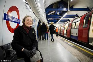 La mujer visitaba constantemente el metro de Londres para escuchar a su esposo Oswald.