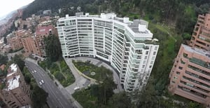 Vista aérea del emblemático edificio Peñas Blancas