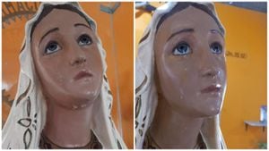 Feligreses aseguran que réplica de la Virgen María ha llorado 14 veces este año.