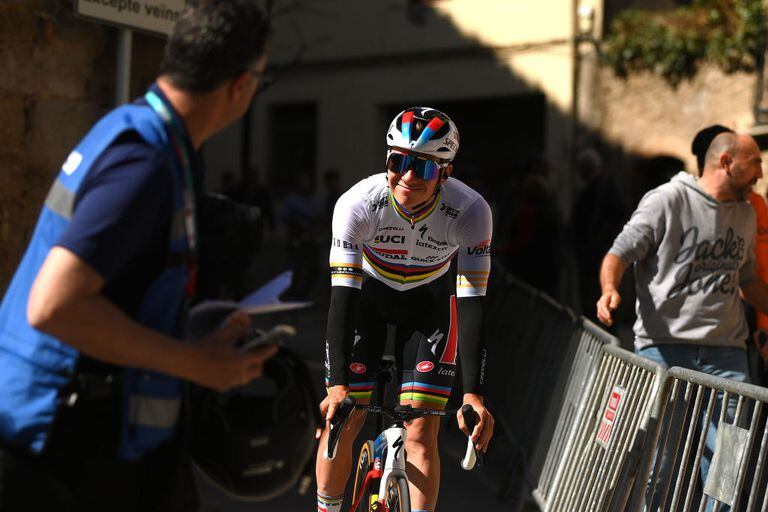 Remco Evenepoel gana la etapa 3 de la Vuelta a Cataluña.