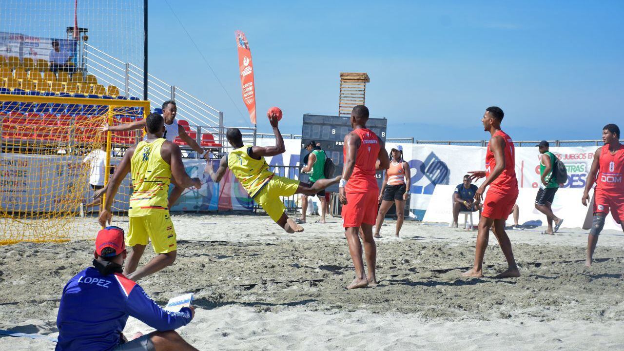 Iniciaron los Primeros Juegos de Mary Playa en Santa Marta.