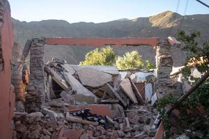 Una vivienda sufrió daños totales por un sismo, en la aldea Ijjoukak, cerca de Marrakech, Marruecos, el sábado 9 de septiembre de 2023. (AP Foto/Mosa'ab Elshamy)