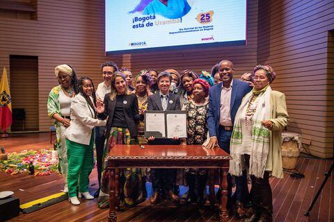 La alcaldesa de Bogotá firma decreto oficializando el 25 de julio como el Día de las mujeres negras-afrocolombianas